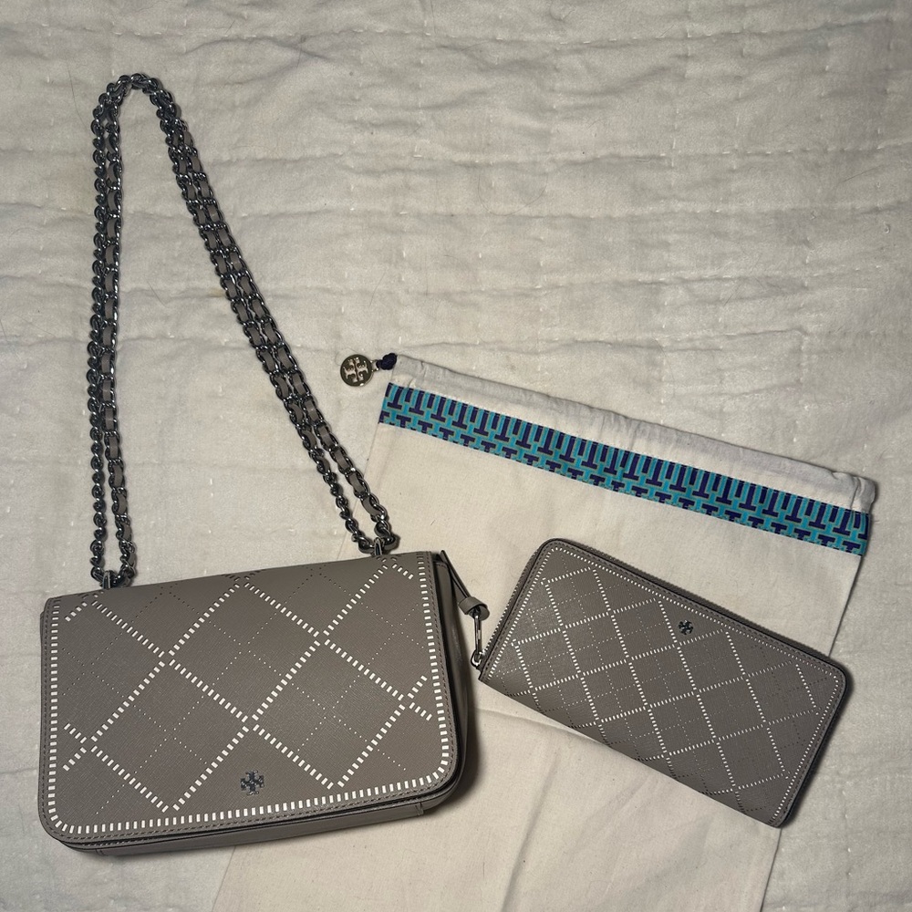 Tory Burch Robinson French Gray Crossbody EUC - Picture 2 of 8